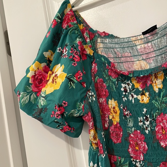 Torrid puff sleeved smocked top 3x - Picture 2 of 4